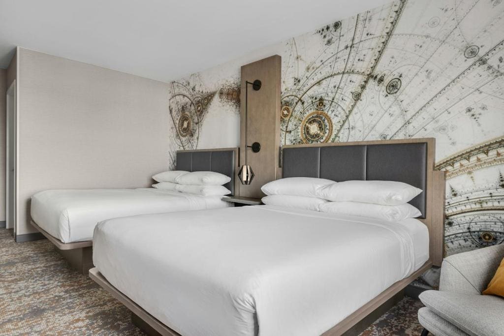 Queen Room with Two Queen Beds room - Image 2