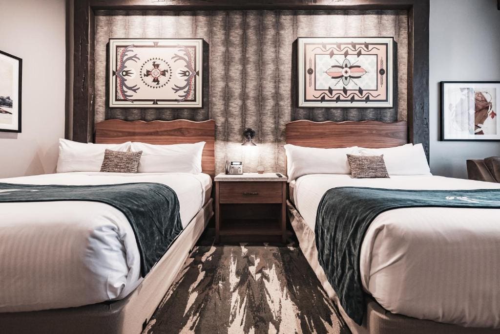 Queen Tower Room with Two Queen Beds and Roll-in Shower - Mobility and Hearing Accessible/Non-Smoking room - Image 3