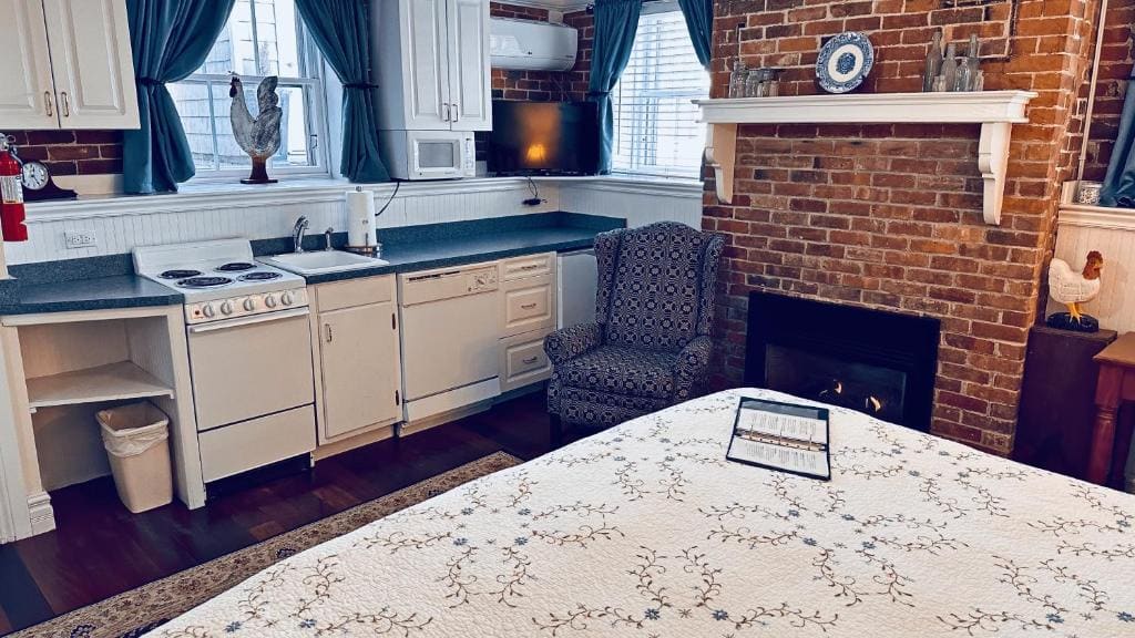 Standard King Room with Kitchenette room - Image 3
