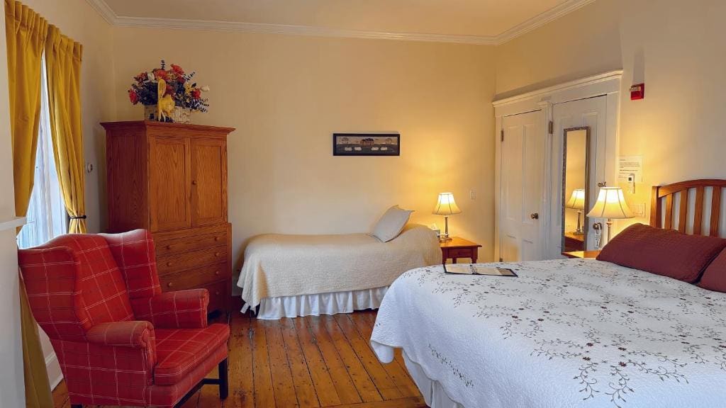 Superior King Room with Twin room - Image 2