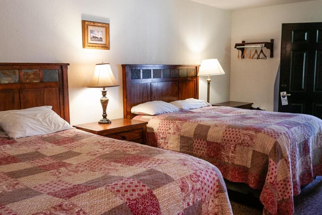 Deluxe Quadruple Room room - Image 1