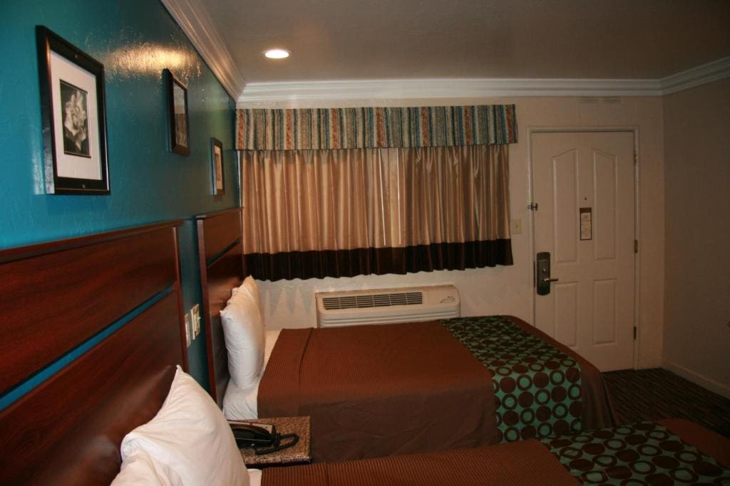 Double Room with Two Double Beds room - Image 1