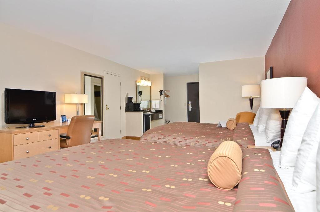 Queen Room with Two Queen Beds room - Image 1