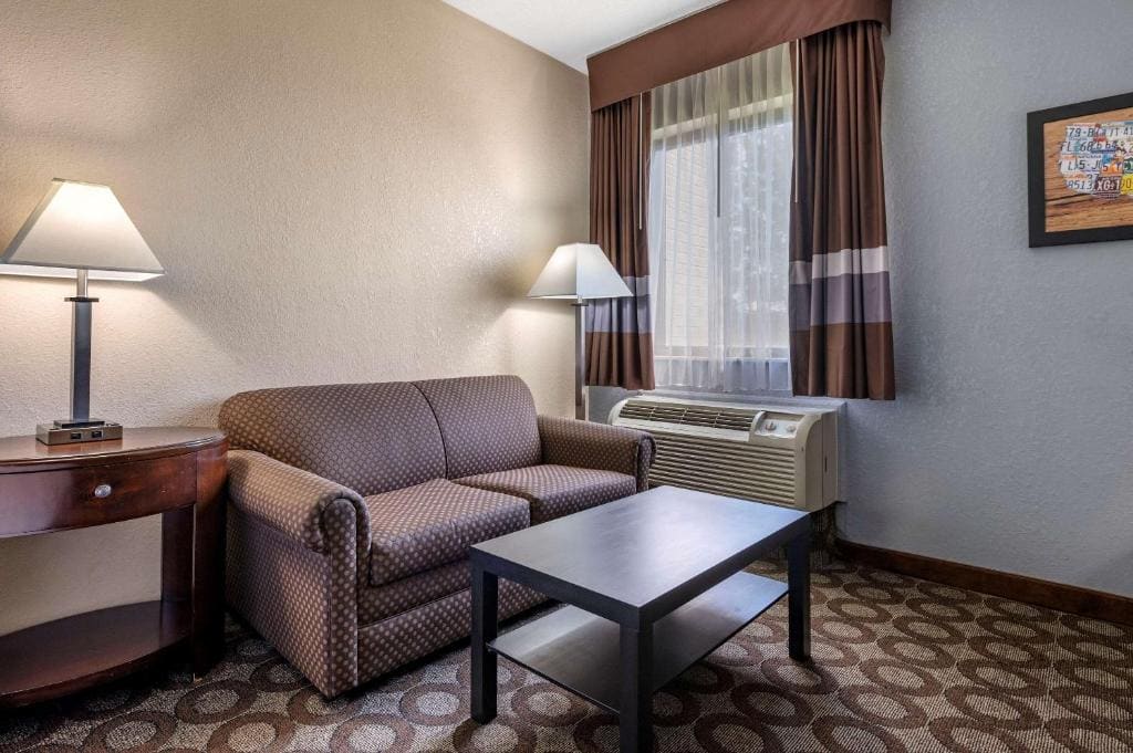 King Room - Accessible/Non-Smoking room - Image 2
