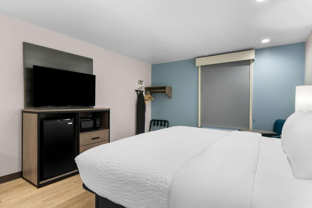 King Room - Non Smoking/Interior Hall room - Image 1