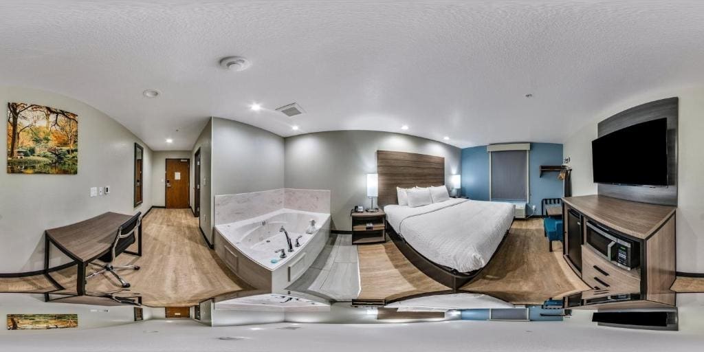 King Room with Jacuzzi - Non Smoking/Interior Hall room - Image 3