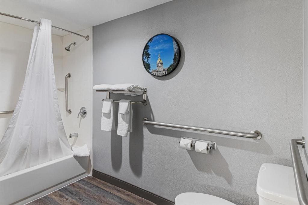 One-Bedroom King Suite with Bath Tub and Sofa Bed - Disability/Non-Smoking room - Image 2