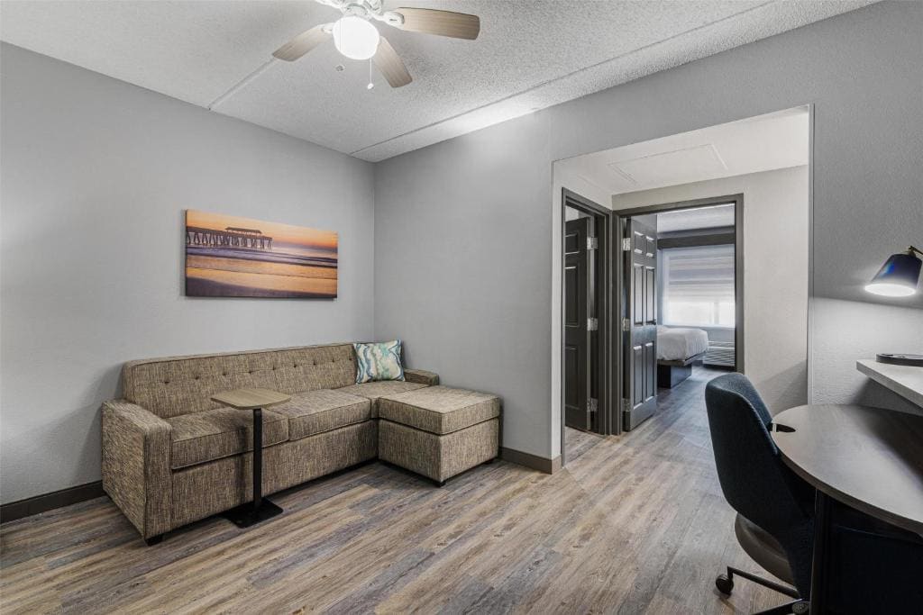 Two-Bedrooms King Suite room - Image 3
