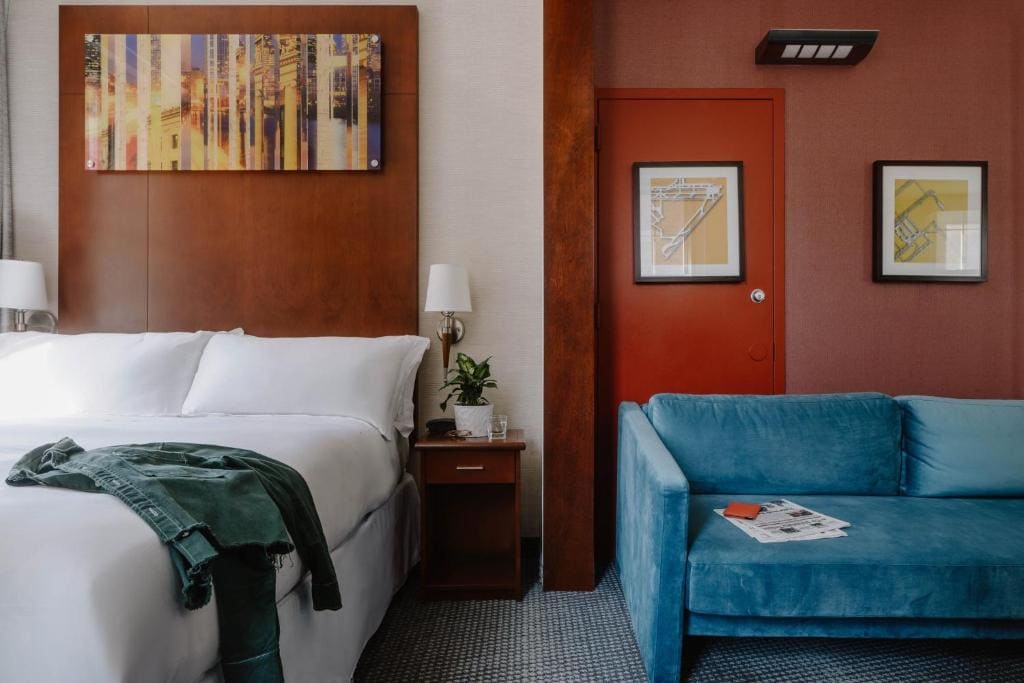 One-Bedroom Suite with Kitchenette room - Image 1