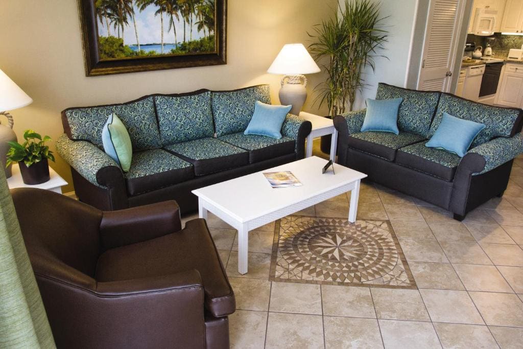 One-Bedroom Suite room - Image 2