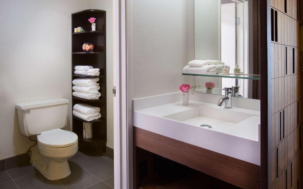 Coast Premium Two Doubles room - Image 2