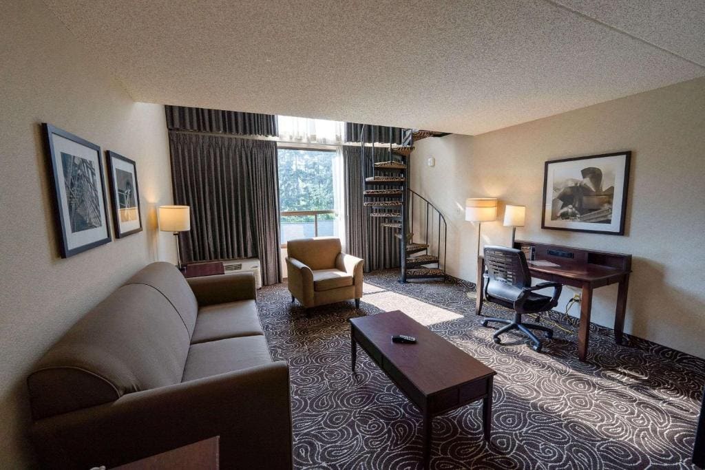 Coast Townhouse Loft Suite room - Image 2
