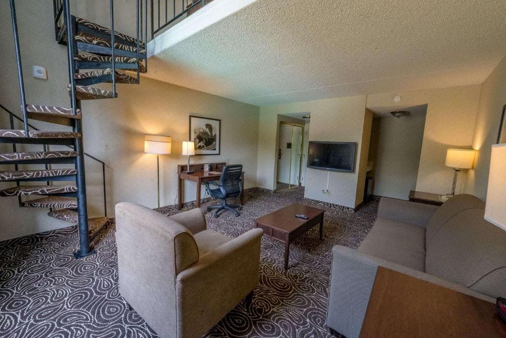 Coast Townhouse Loft Suite room - Image 1