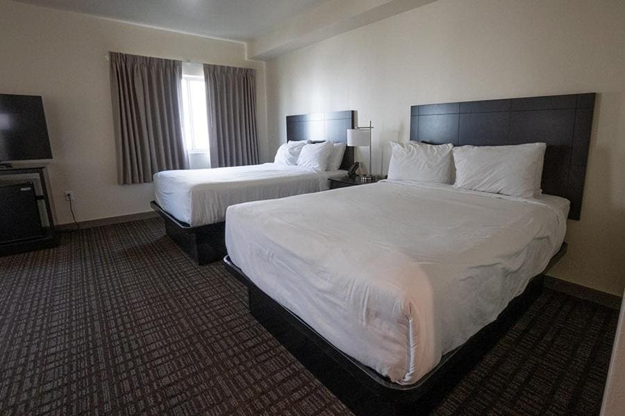 Queen Suite room - Image 2