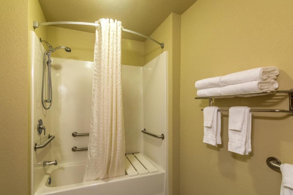 King Room - Disability Access room - Image 3