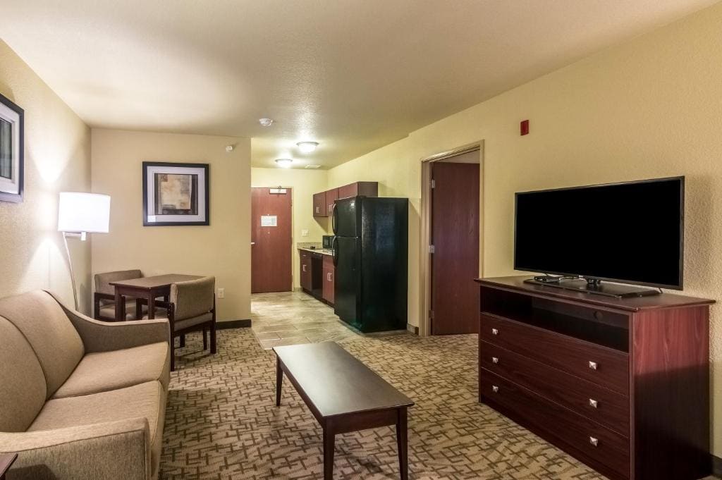 Deluxe Queen Room room - Image 3