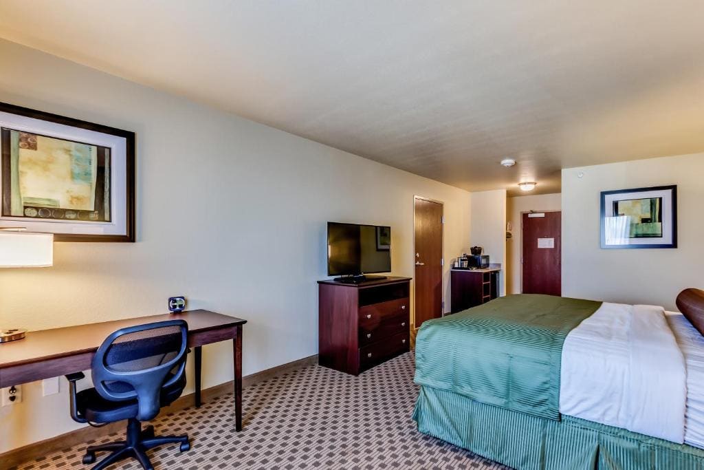 Deluxe King Room room - Image 2