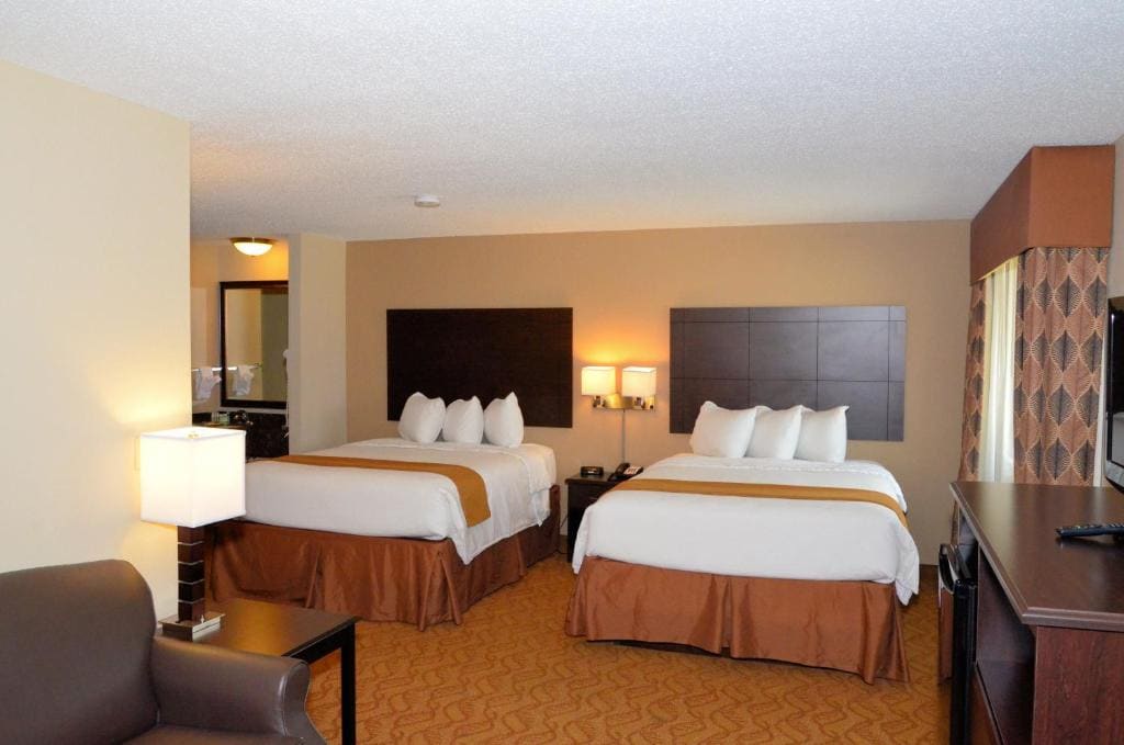 Queen Room with Two Queen Beds - Non-Smoking room - Image 1