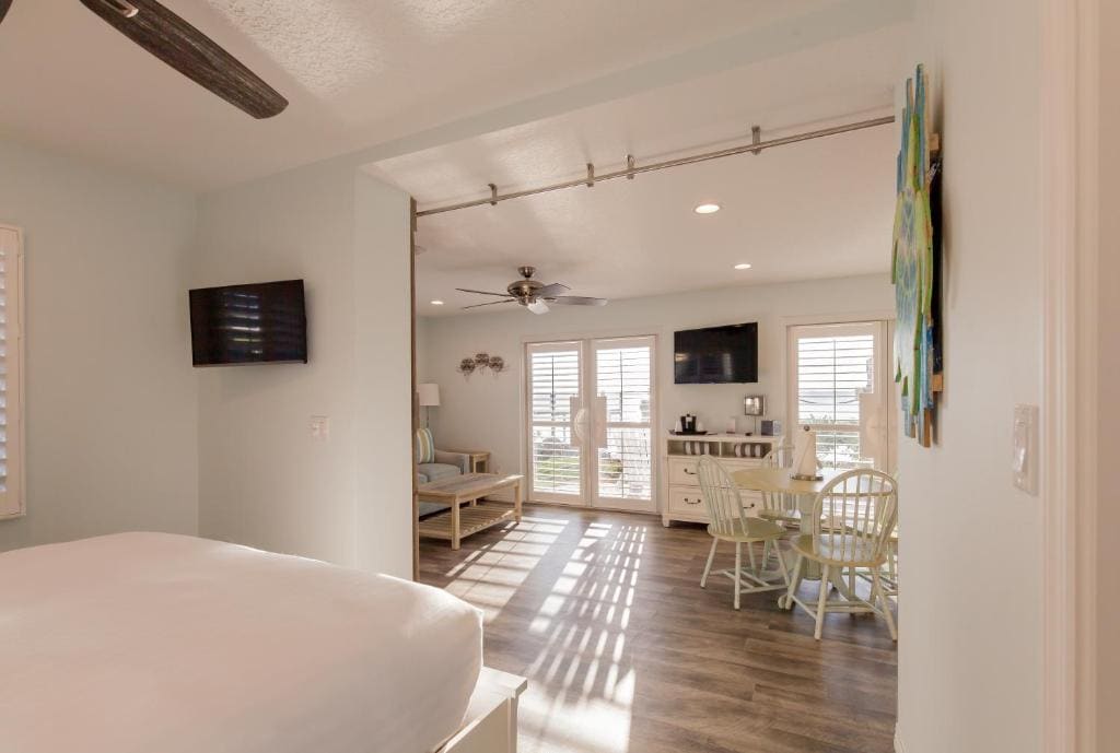 Queen Suite room - Image 1