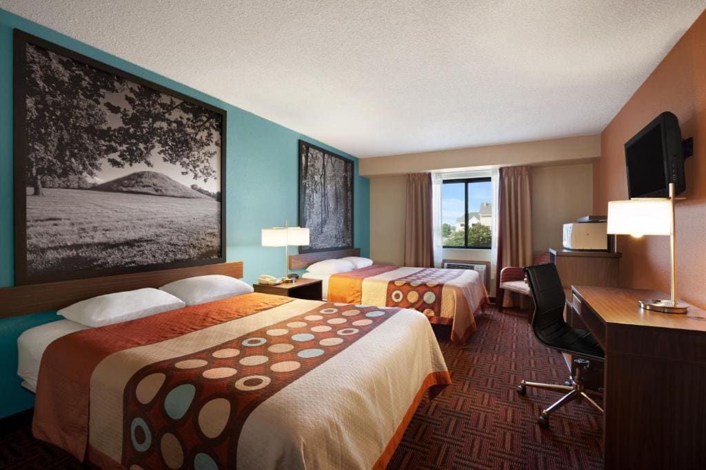 Queen Room with Two Queen Beds - Non-Smoking room - Image 1