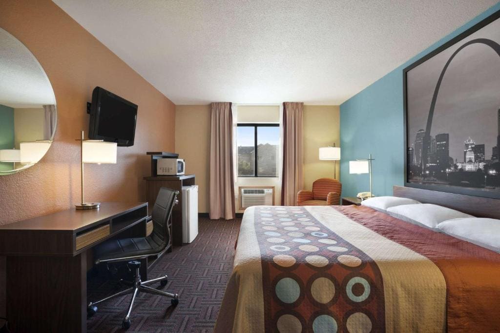 Queen Room - Mobility Access/Non-Smoking room - Image 2
