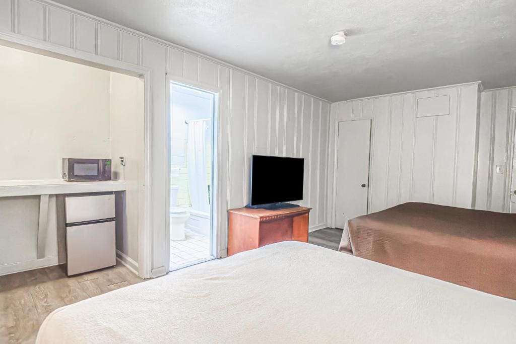 2 Full Bed Smoking room - Image 3