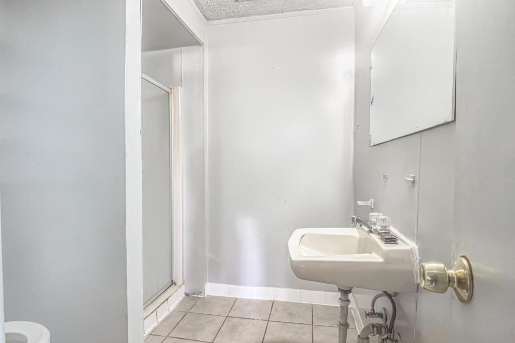 3 Queen Beds with Kitchenette room - Image 3