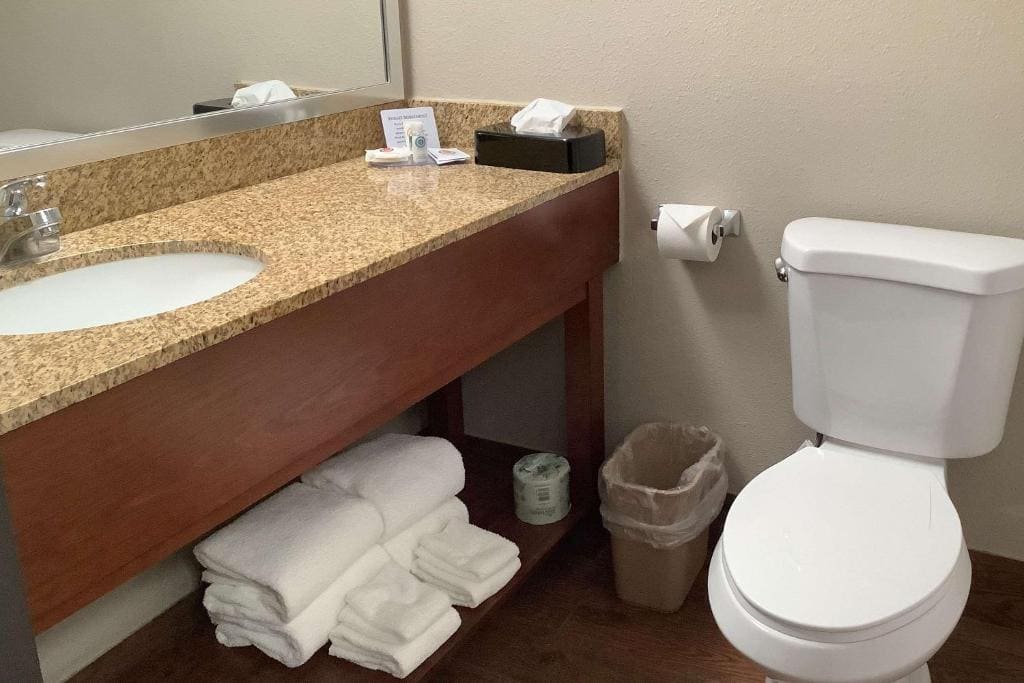 Efficiency Queen Suite with Two Queen Beds - Non-Smoking room - Image 2