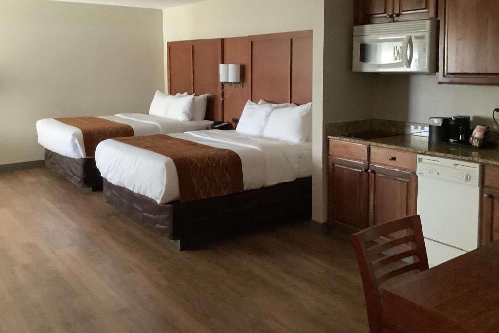 Efficiency Queen Suite with Two Queen Beds - Non-Smoking room - Image 3