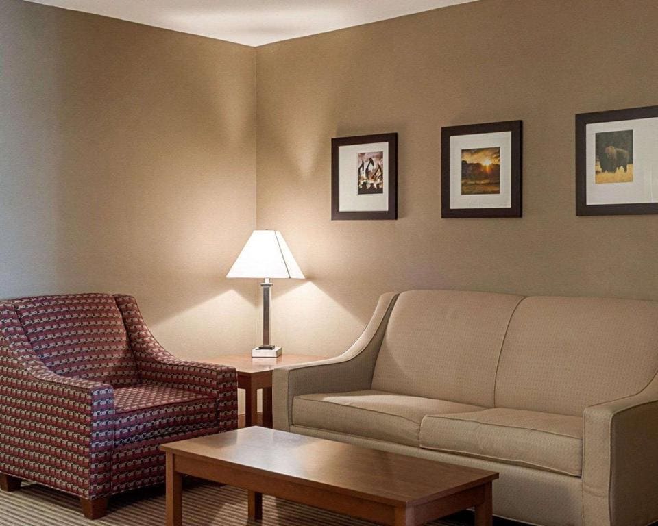 Superior King Suite - Non-Smoking room - Image 2