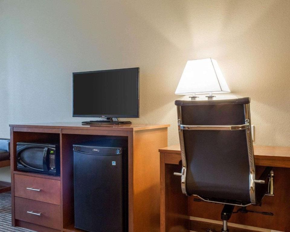 King Suite - Non-Smoking room - Image 1