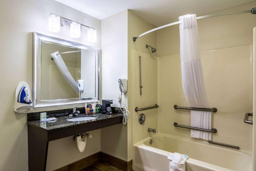 King Room - Non-Smoking room - Image 2
