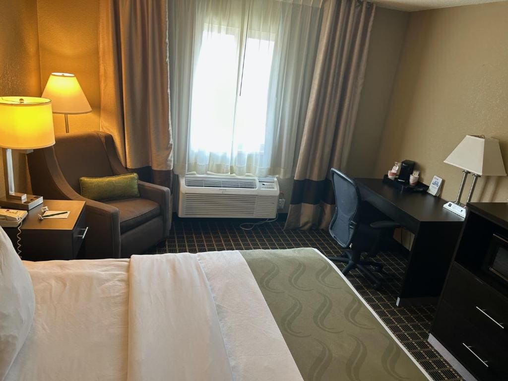 King Room - Non-Smoking room - Image 2