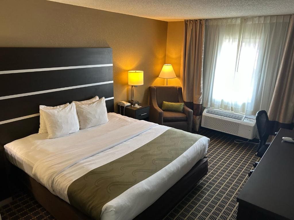 King Room - Non-Smoking room - Image 1