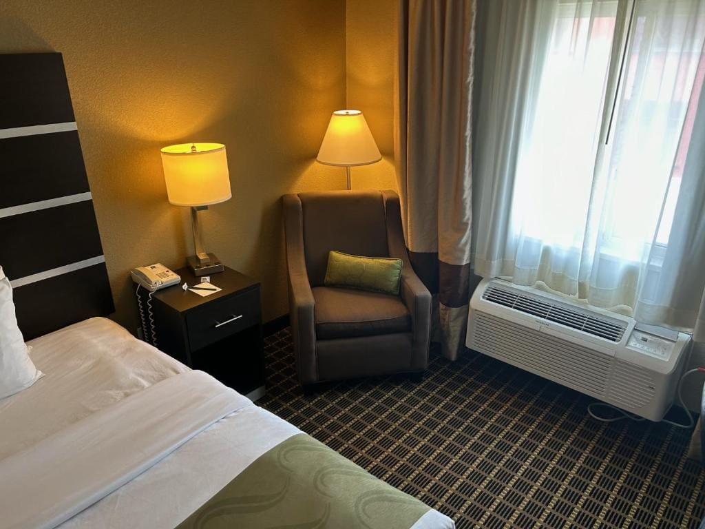 King Room - Non-Smoking room - Image 3