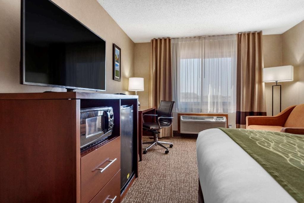 Superior King Suite - Non-Smoking room - Image 3