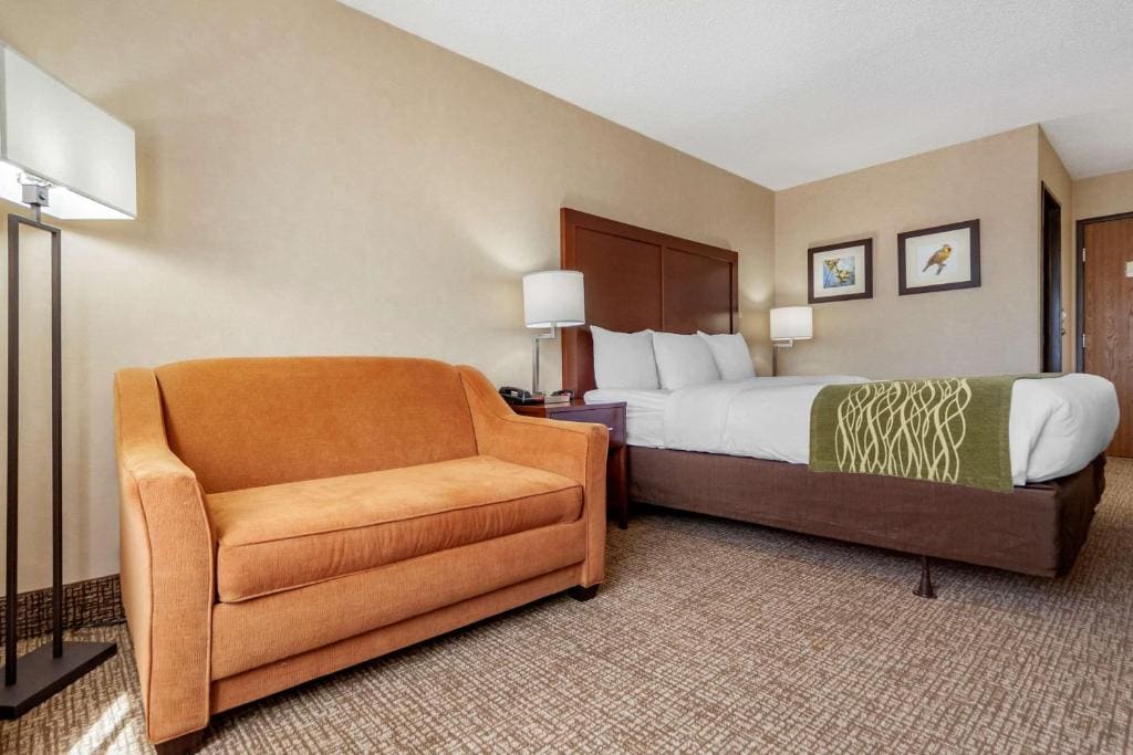 Superior King Suite - Non-Smoking room - Image 2