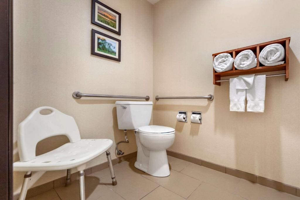 Queen Room - Disability Access/Non-Smoking room - Image 3