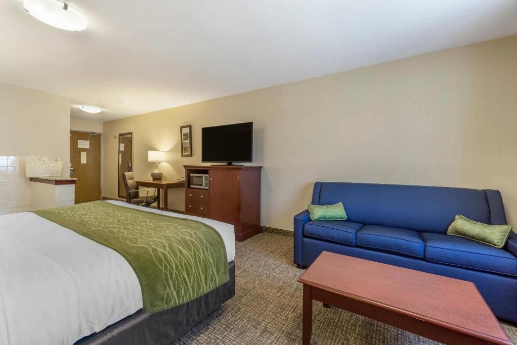 King Suite - Non-Smoking room - Image 2