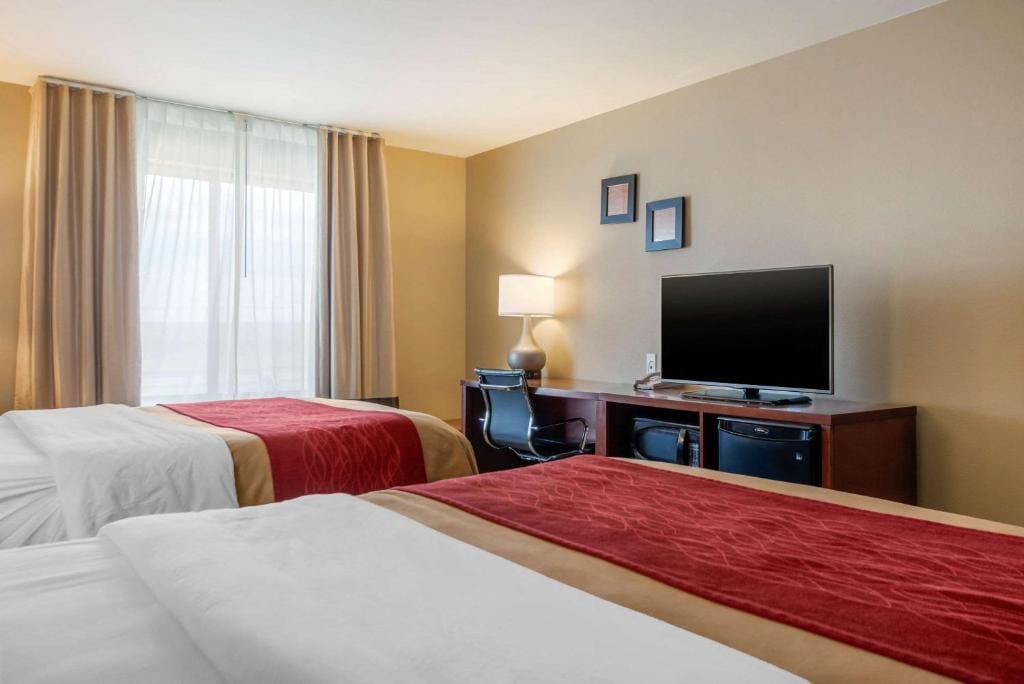 Queen Room with Two Queen Beds room - Image 3