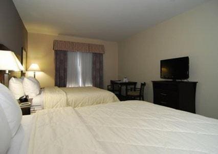 Queen Room with Two Queen Beds - Non-Smoking room - Image 2
