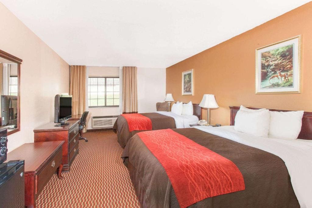 Queen Room with Two Queen Beds - Non-Smoking room - Image 1