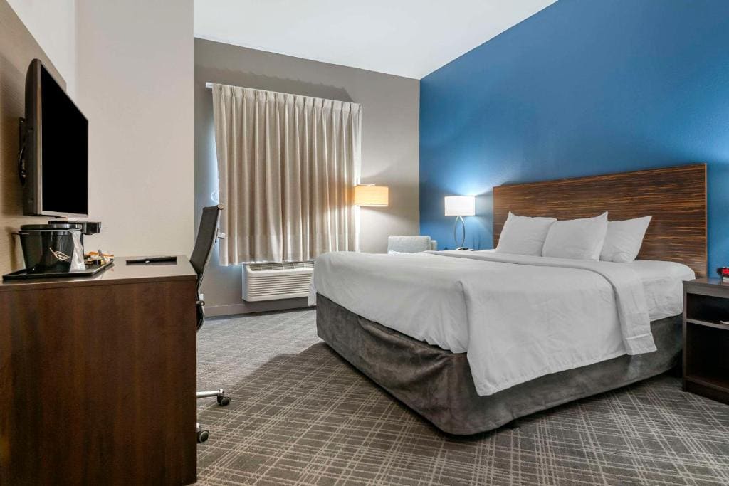 King Room - Hearing Access/Non-Smoking room - Image 1