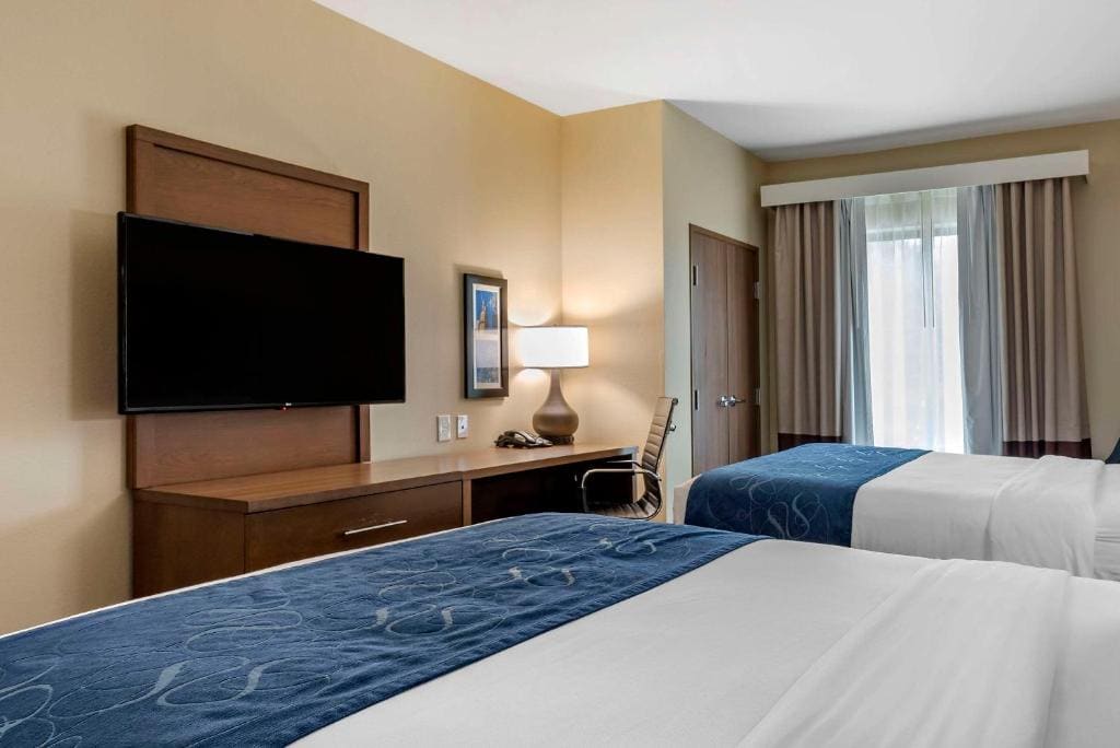 Queen Room with Two Queen Beds - Disability Access/Non-Smoking room - Image 1