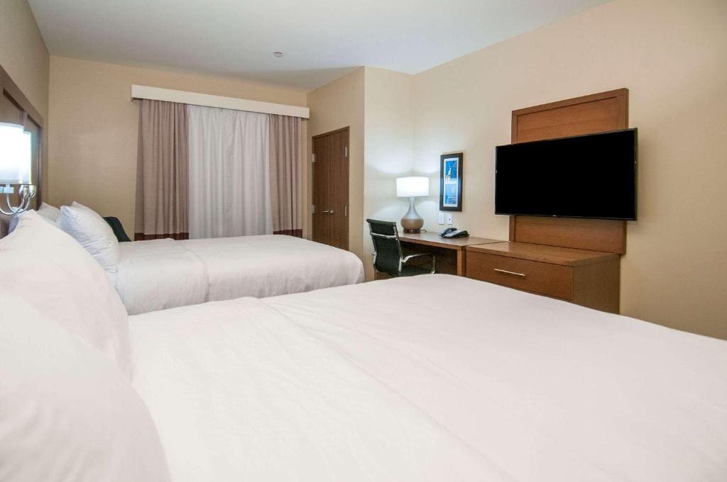 Queen Room with Two Queen Beds - Non-Smoking room - Image 1