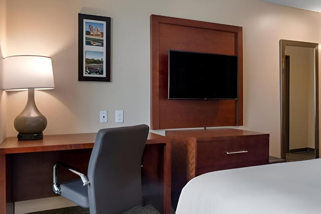 King Room - Non Smoking room - Image 2