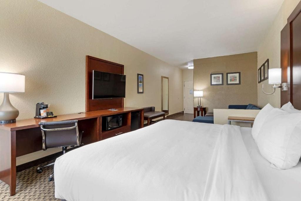 King Suite - Non-Smoking room - Image 2