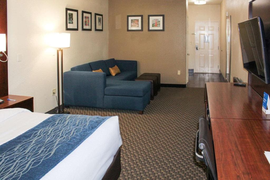 King Suite - Accessible/Non-Smoking room - Image 1