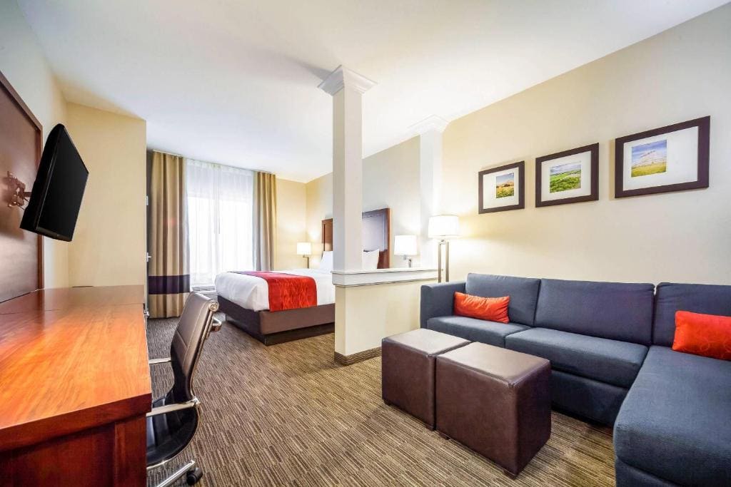 King Suite with Sofa Bed - Non-Smoking room - Image 1