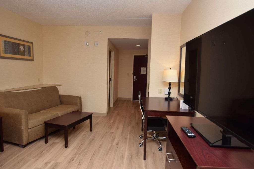 Queen Suite with Two Queen Beds room - Image 2